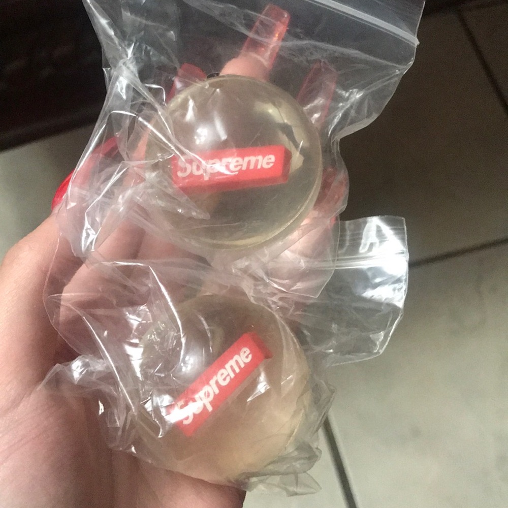 2 supreme bouncy balls